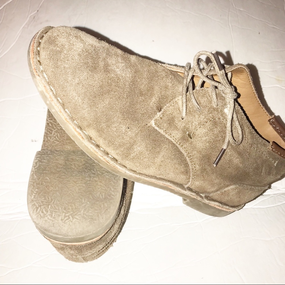 Kenneth Cole New York tan suede 
ankle booties